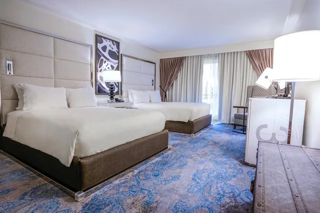 غرفة بسرير مزدوج بإطلالة على المسبح، Hotel Amarano Burbank 1/6
