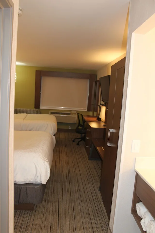 غرفة قياسية بسرير كوين، Holiday Inn Express Hotel Suites Raton 5/7