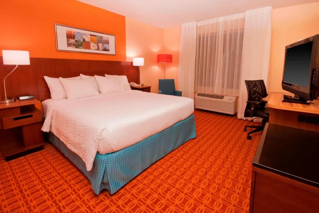 غرفة بسرير كينج بحوض استحمام لذوي الإعاقة، Fairfield Inn Suites Fort Worth Fossil Creek 3/6