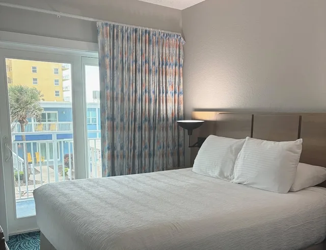 Efficiency, Suite, Multiple Beds, Accessible، Coconut Palms Beach Resort II 1/2