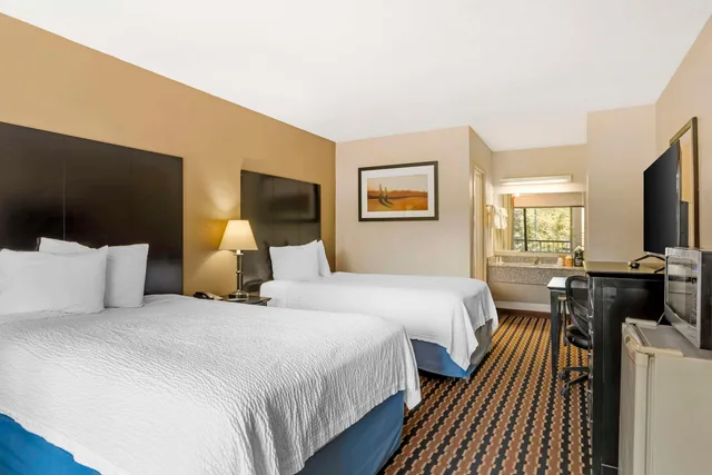 غرفة بسريرين مزدوجين، Quality Inn near Speedway 1/4
