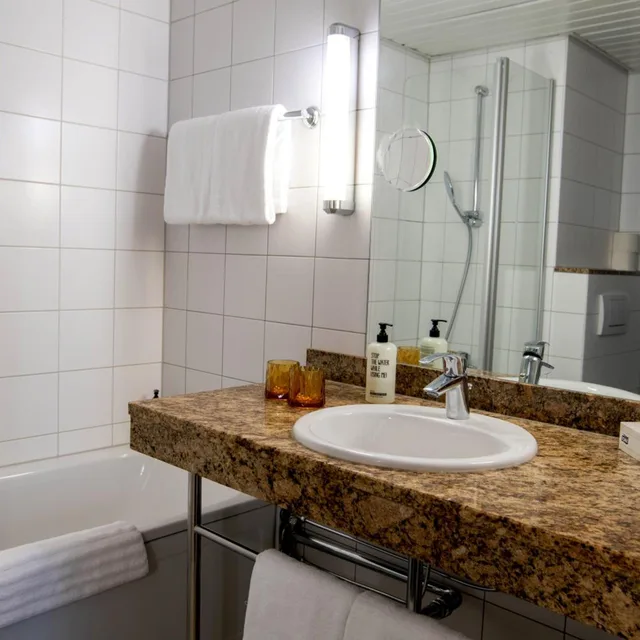 غرفة بسرير كينج بشرفة، Best Western Conference Airporthotel Frankfurt-Moerfelden 10/10