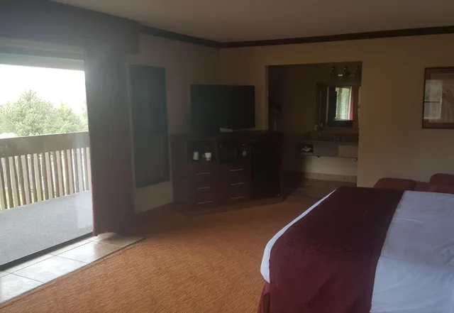 جناح جونيور بسرير كينج بإطلالة على المسبح، Best Western Pine Springs Inn 5/8