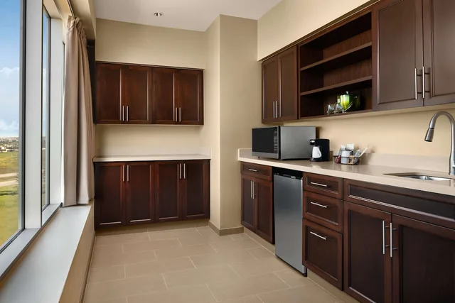 جناح بسرير كينج بغرفة نوم واحدة مع أريكة، Hyatt Place Calgary Airport 5/5