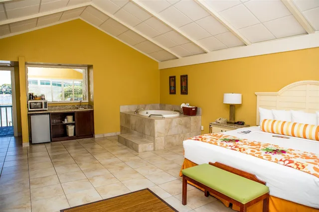 جناح بسرير كينج بشرفة بجاكوزي، Best Western Plus Yacht Harbor Inn 7/9