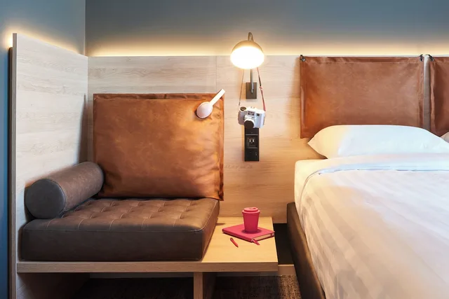 غرفة بسرير كوين بإطلالة على البحيرة، Moxy Birmingham Nec 1/2