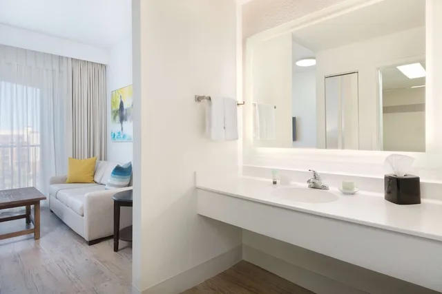 Family Suite, Resort, King Bed, Sofa، Sirata Beach Resort St Pete Beach 6/9