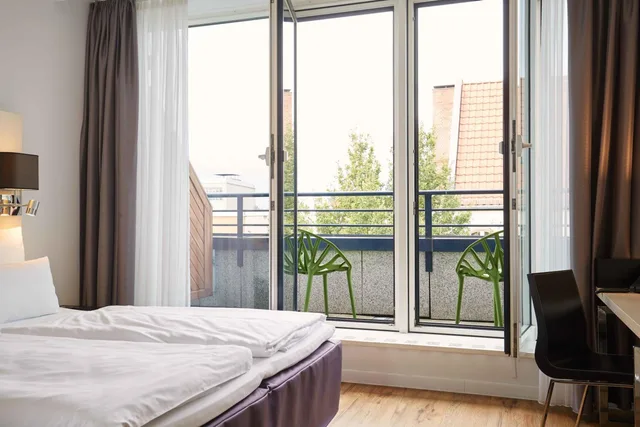 Superior, King Bed, Balcony, Scandic Berlin Kurfurstendamm 4/10