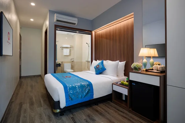 غرفة أساسية بسرير كوين، Grand Dragon Hotel Hanoi 3/10