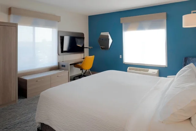 غرفة قياسية بسرير كينج لذوي الإعاقة، Holiday Inn Express Hotel Suites Fort Atkinson 1/4