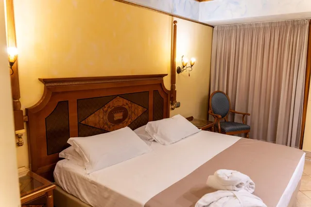 Room, Twin Beds, Il Principe 5/6