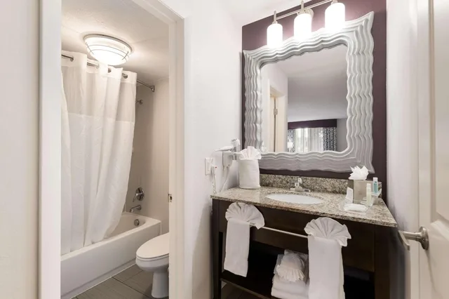 Room, 2 Queen Beds, Pool Side، Clarion Inn & Suites Across From Universal Orlando Resort 6/7