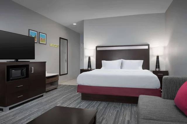 غرفة بسرير كينج مع أريكة، Hampton Inn Statesboro Ga 2/6