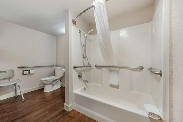 جناح بسرير كينج لذوي الإعاقة، Best Western Plus Peak Vista Inn & Suites 4/4