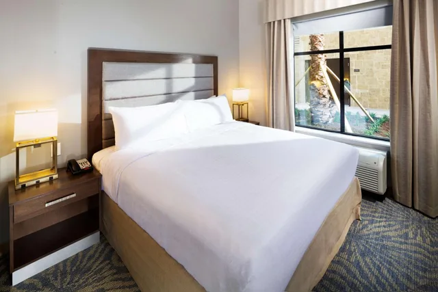 جناح بسرير كينج مع أريكة لذوي الإعاقة، Homewood Suites By Hilton Houston Katy Mills Mall 1/3