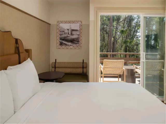 غرفة بسرير كينج بشرفة، Chaminade Resort and Spa 5/8