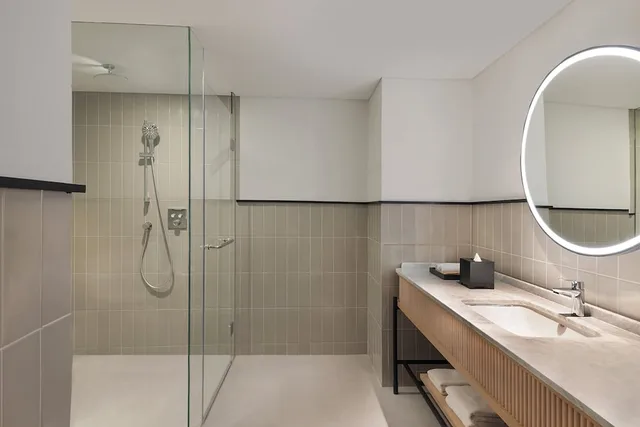 جناح ديلوكس بسرير كينج مع أريكة، Hilton Garden Inn Bali Nusa Dua 3/3