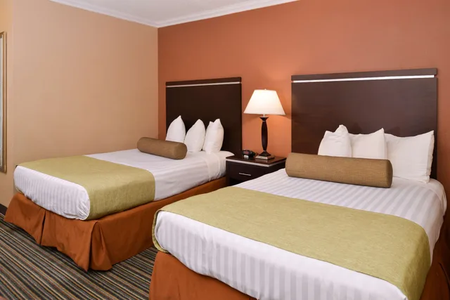 غرفة قياسية بسريرين مزدوجين، Best Western Courtesy Inn - Anaheim Park Hotel 3/10
