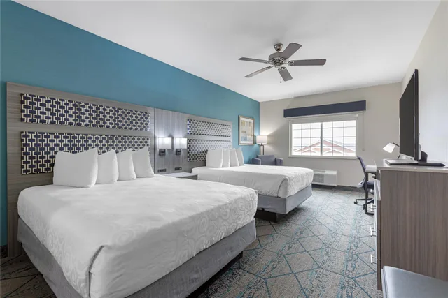 Room, 2 Queen Beds, Best Western Plus Wasco Inn & Suites 2/7