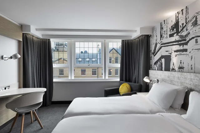 غرفة بريميوم بسرير كينج، Radisson Blu Hotel, Edinburgh City Centre 1/7