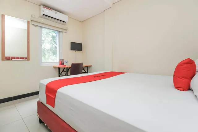 غرفة بسرير مزدوج، Reddoorz Plus Jalan Pemuda Jakarta 5/10