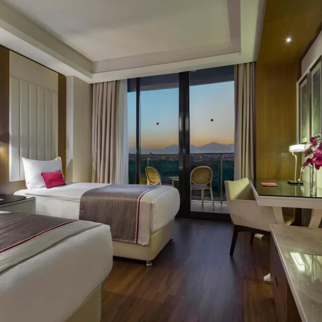 Family Suite Land View، Trendy Lara Hotel 8/10