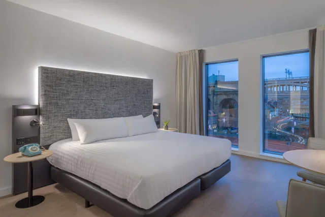Connecting, Town House, Suite, INNSIDE Newcastle 2/2