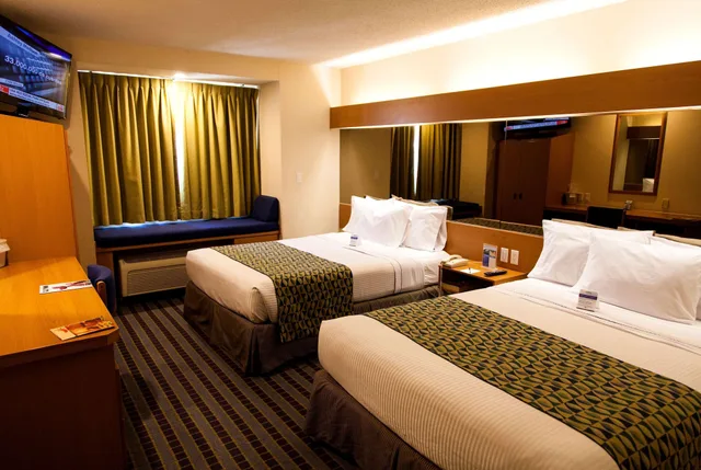 غرفة قياسية بسريرين كوين، Microtel Inn and Suites by Wyndham Chihuahua 1/10