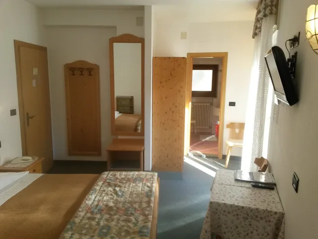 غرفة رباعية بسرير كوين وسريرين منفصلين، Hotel Oswald 7/7
