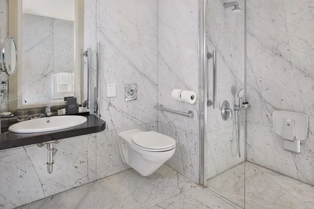 غرفة تنفيذية بسرير كينج بإطلالة على المدينة، The Park Tower Knightsbridge, a Luxury Collection Hotel, London 3/6