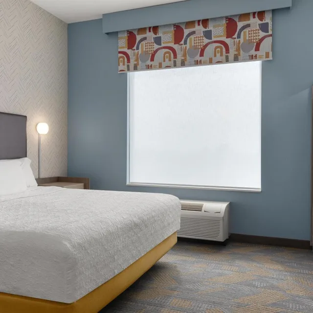 1 Bedroom, Suite, King Bed, Sofa, Bathtub, Accessible, Home2 Suites by Hilton Woodstock ON 1/2