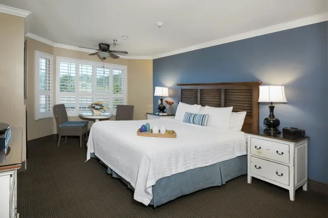 غرفة قياسية بسرير كينج، Sand Pebbles Inn 1/2
