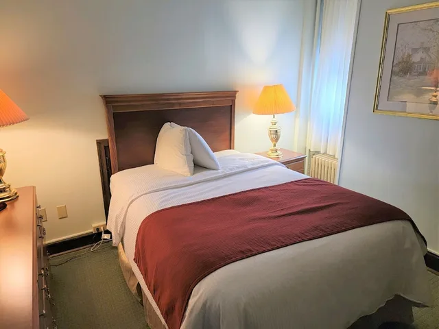 Room, 1 Queen and 1 Double Bed, Queen Bed, Penn Wells Historic Hotel 1/1