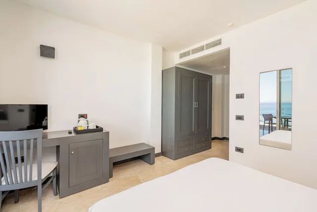 Superior, Queen Bed, Sea Front, Bellevue Sardinia Resort Affiliated by Melia 4/8