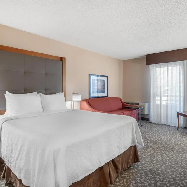 Room, Queen Bed, Bathtub, Accessible, Best Western Plus Oak Harbor Hotel & Conference Center 1/6