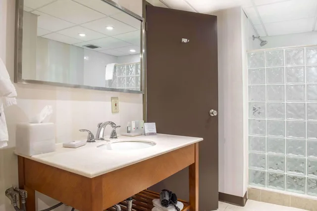 Suite, 2 Queen Beds, Accessible, Quality Inn & Conference Center Pembroke - Ontario 3/3