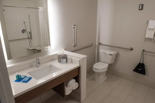 غرفة بسرير مزدوج لذوي الإعاقة، Holiday Inn Express & Suites Dayton SW - University Area by IHG 2/2