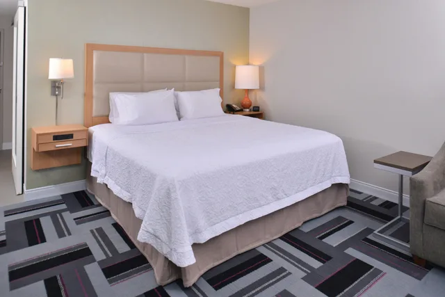 غرفة بسرير كينج لذوي الإعاقة، Hampton Inn And Suites Ames Ia 2/4