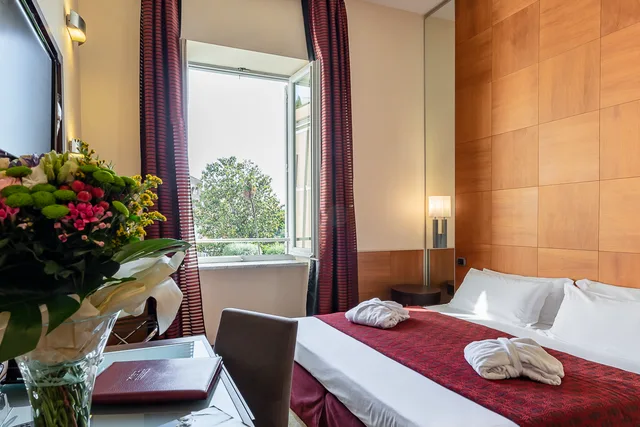 Double or Twin Room with View, Kolbe Hotel Rome 4/5