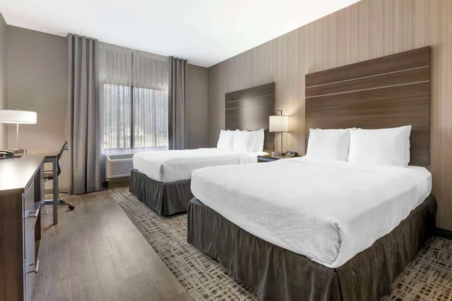 جناح بسريرين كوين مع أريكة، Best Western Plus At La Crescent Event Center 4/8