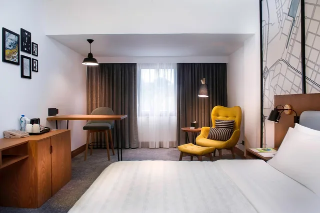 Guest Room, Deluxe, King Bed, City View, Le Meridien Abu Dhabi 3/10