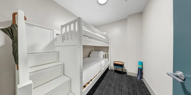 جناح بسرير كينج وسرير بطابقين، The Kimpton Schofield Hotel 7/7