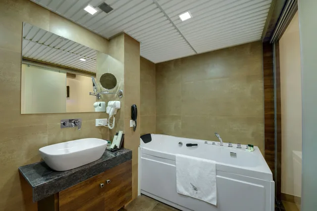 جناح بسرير كينج، The Fern Residency Bhuj 3/3