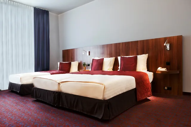 غرفة قياسية ثلاثية، Ramada By Wyndham Frankfurt Central Station 1/3