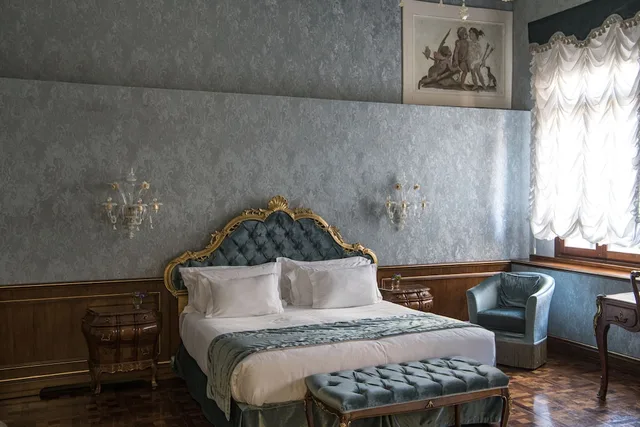 جناح جونيور بسرير كوين، Nani Mocenigo Palace 3/5