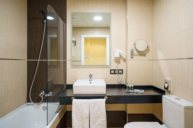 Room, Murphy Bed, Queen Bed, with Extra Bed، Dorma Malaga Museos 5/8