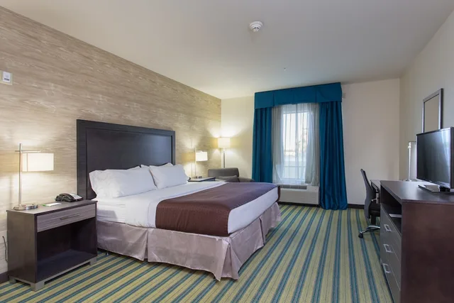 غرفة قياسية بسرير كينج، Holiday Inn Texarkana Arkansas Conv Ctr 8/10