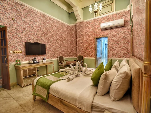 Superior, Double Bed, Neemrana S Hill Fort Kesroli 4/5