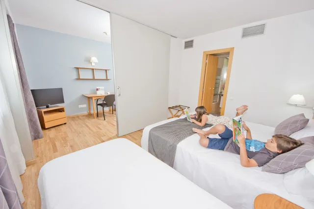 غرفة ثلاثية بثلاثة أسرّة بمطبخ، Aparthotel Atenea Valles 2/8