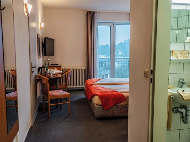 Room, Queen Bed, Wetzlarer Hof 5/10